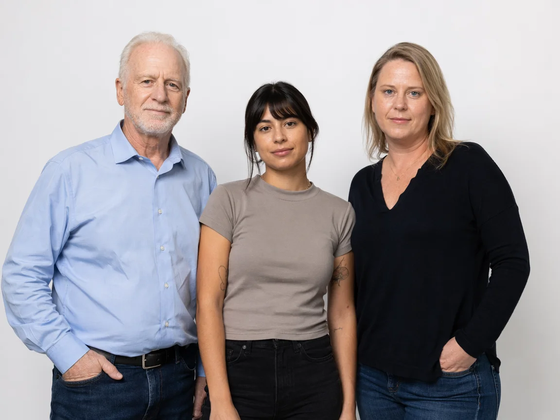 Raw photo of three people before pipeline detection
